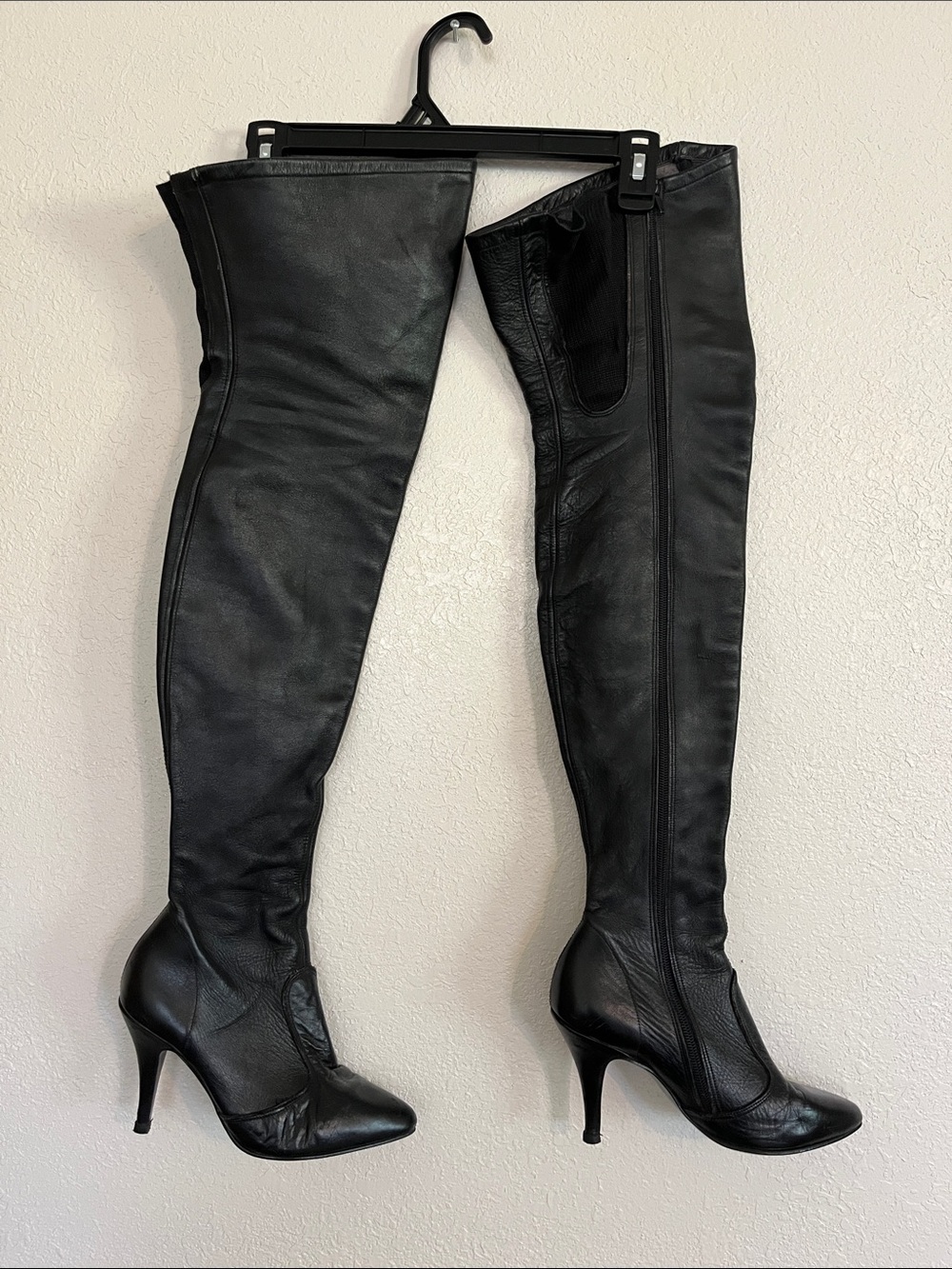 Size 5 
Thigh high leather black boots 4” heel.
Made in England.